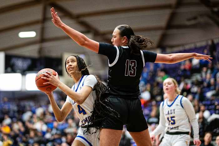 Jefferson Willamette 6A Oregon girls basketball quarterfinal 2024 Naji Saker-9